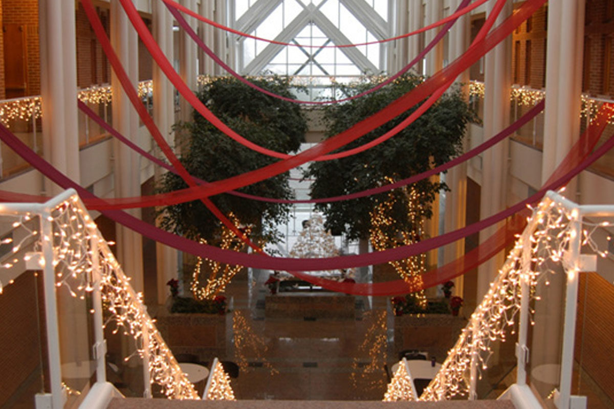 Atrium decorated for holidays - Full Size
