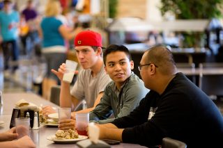 cafeteria-students-eating