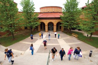 Students walking to Kehl Center